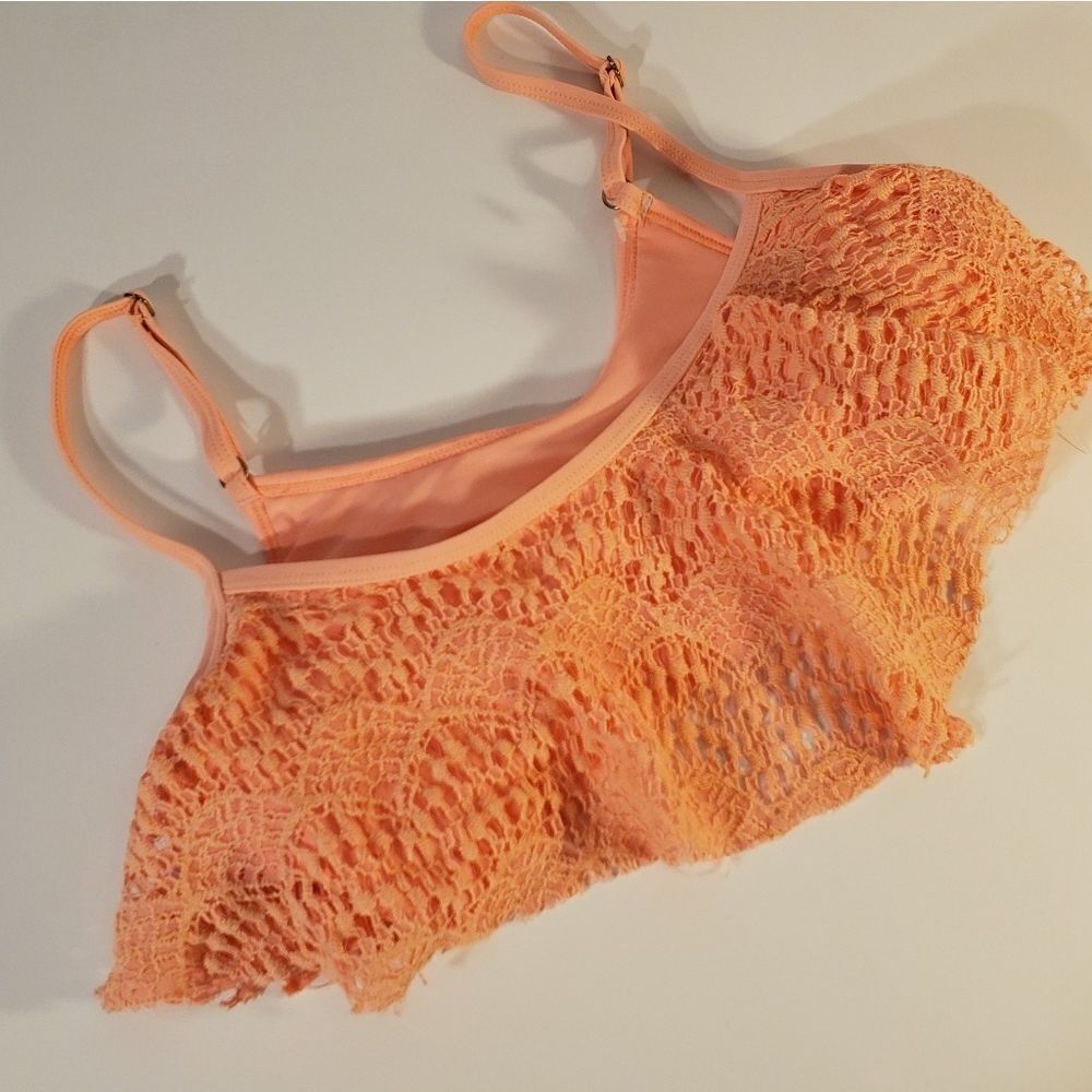 XhilarationĀ laceā fringeābikiniātop